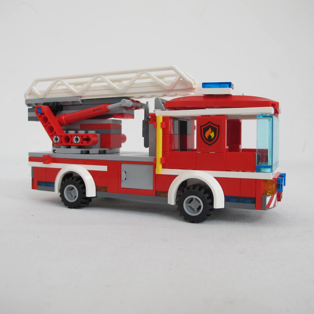 Fire Ladder Truck. Complete with instructions, no box - Image 10