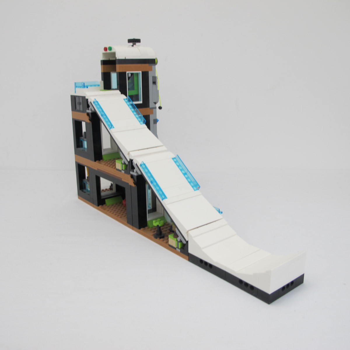 Ski and Climbing Center. Complete with instructions, no box - Image 12