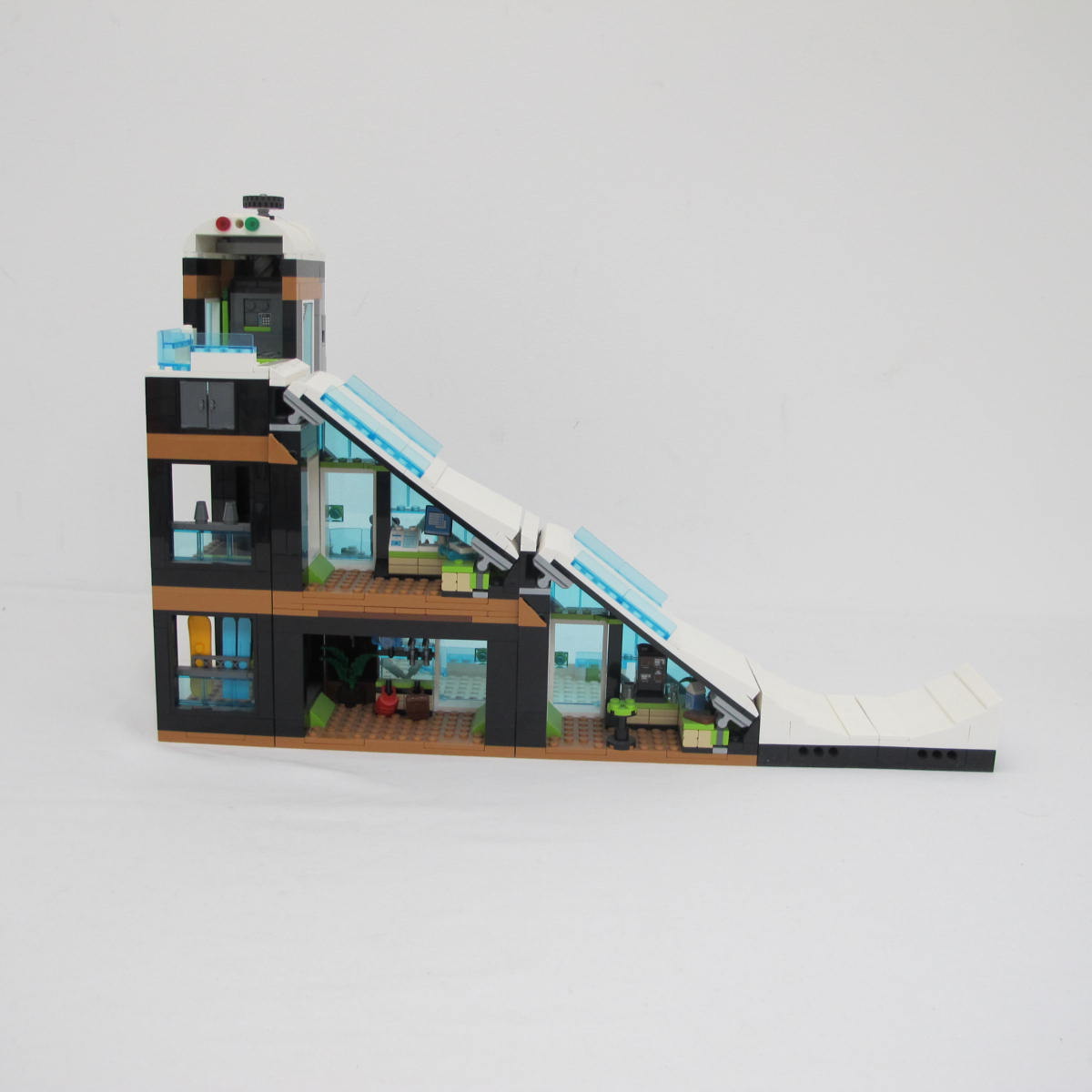 Ski and Climbing Center. Complete with instructions, no box - Image 13