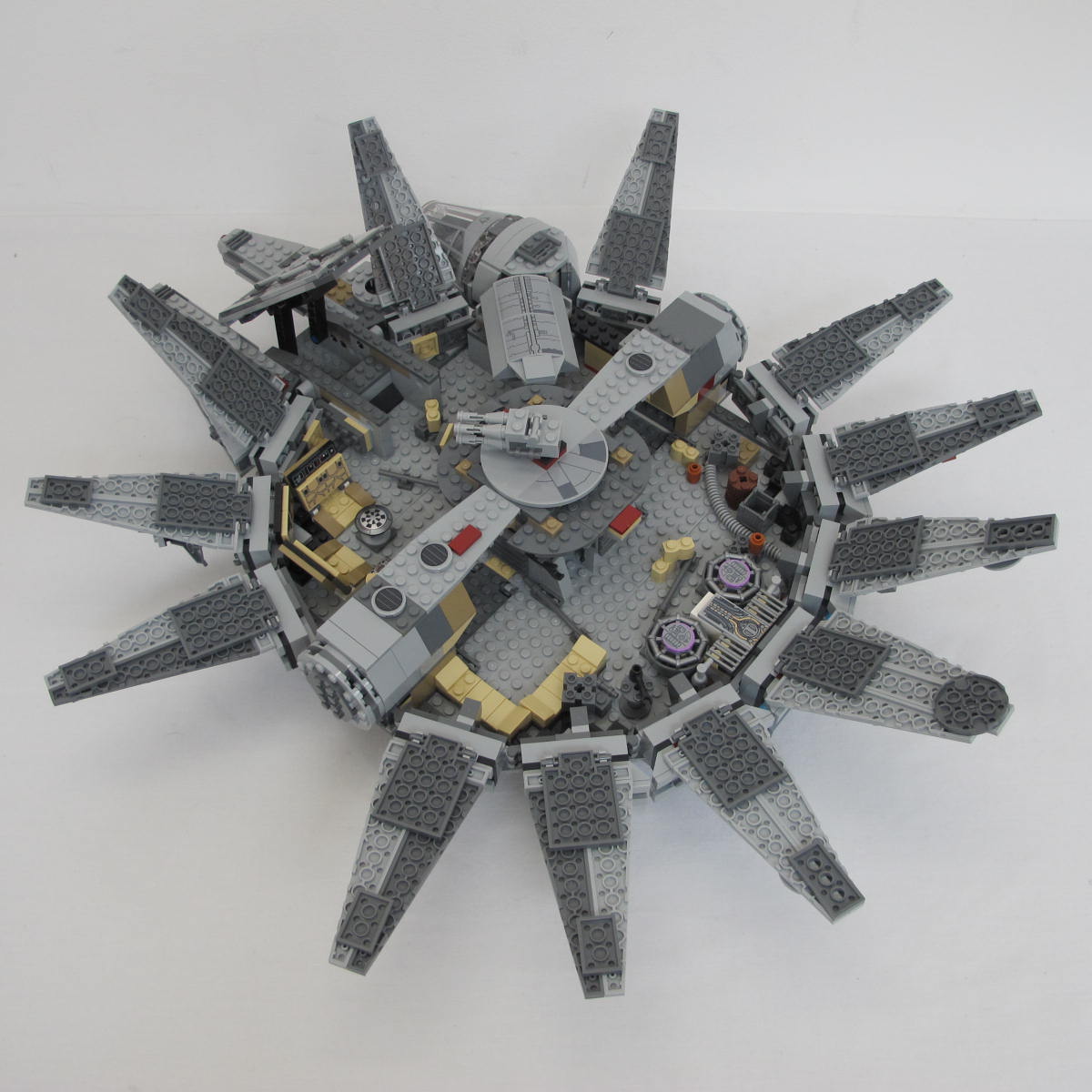 Millennium Falcon. Complete with instructions and box - Image 13