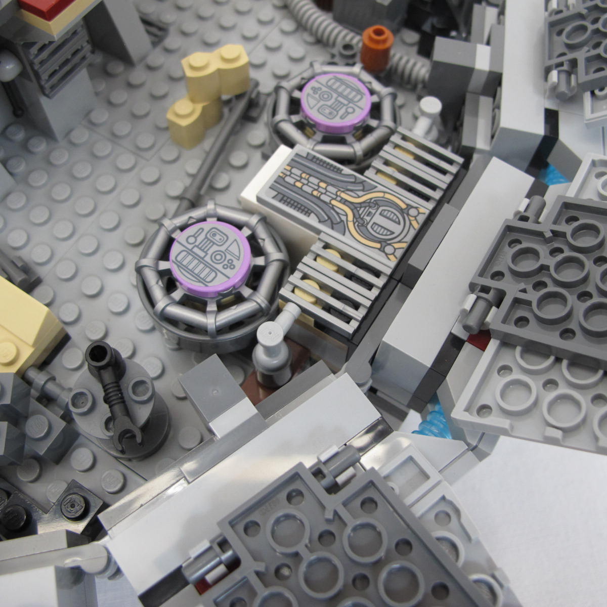 Millennium Falcon. Complete with instructions and box - Image 14