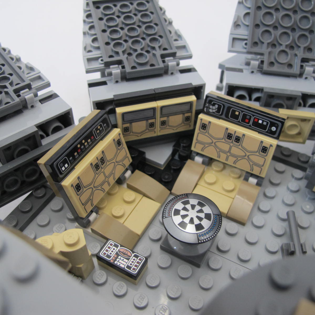 Millennium Falcon. Complete with instructions and box - Image 15