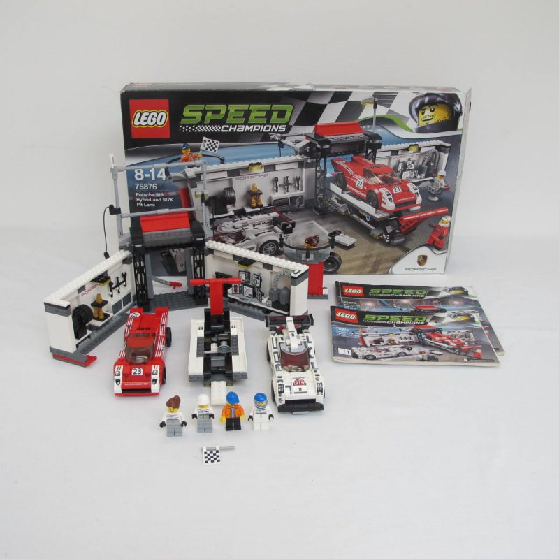 Porsche 919 Hybrid and 917K Pit Lane. Complete with instructions and box