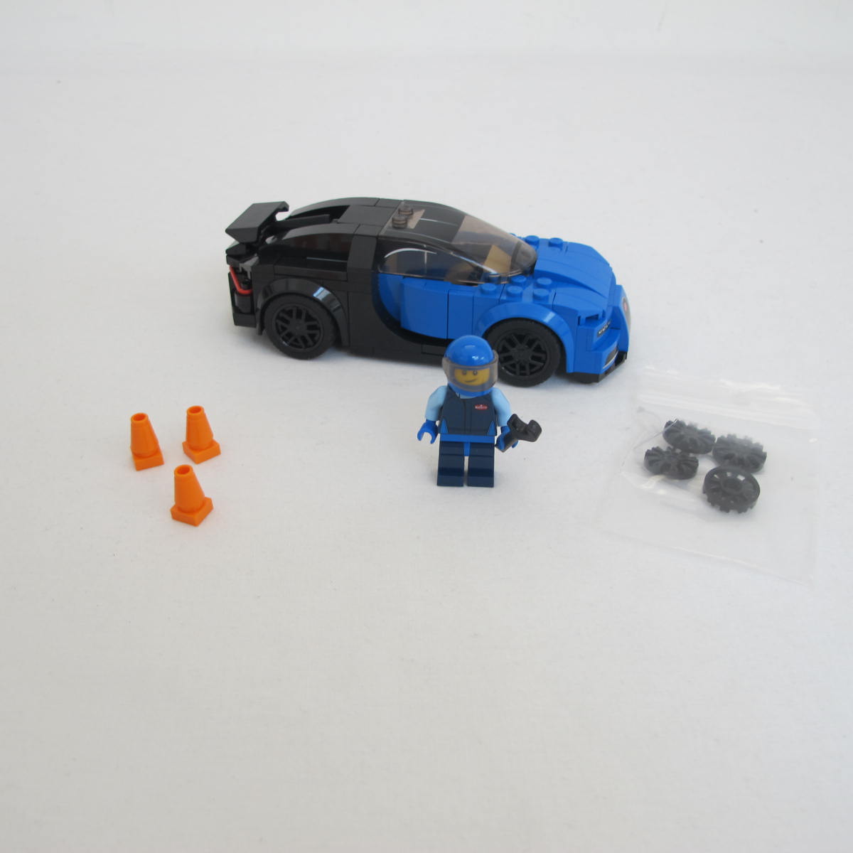 Bugatti Chiron. Complete with instructions and box - Image 4