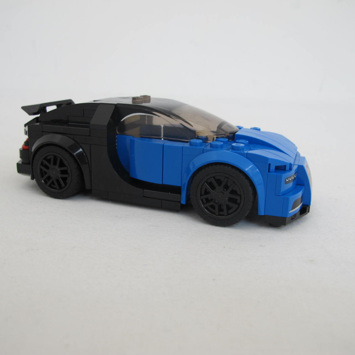 Bugatti Chiron. Complete with instructions and box - Image 6