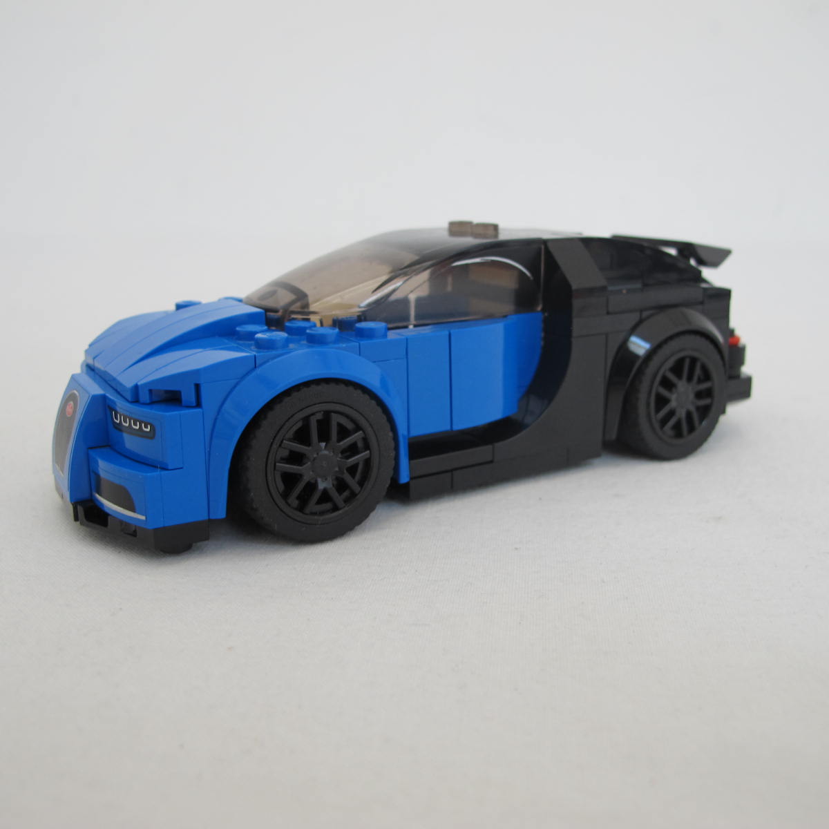 Bugatti Chiron. Complete with instructions and box - Image 8