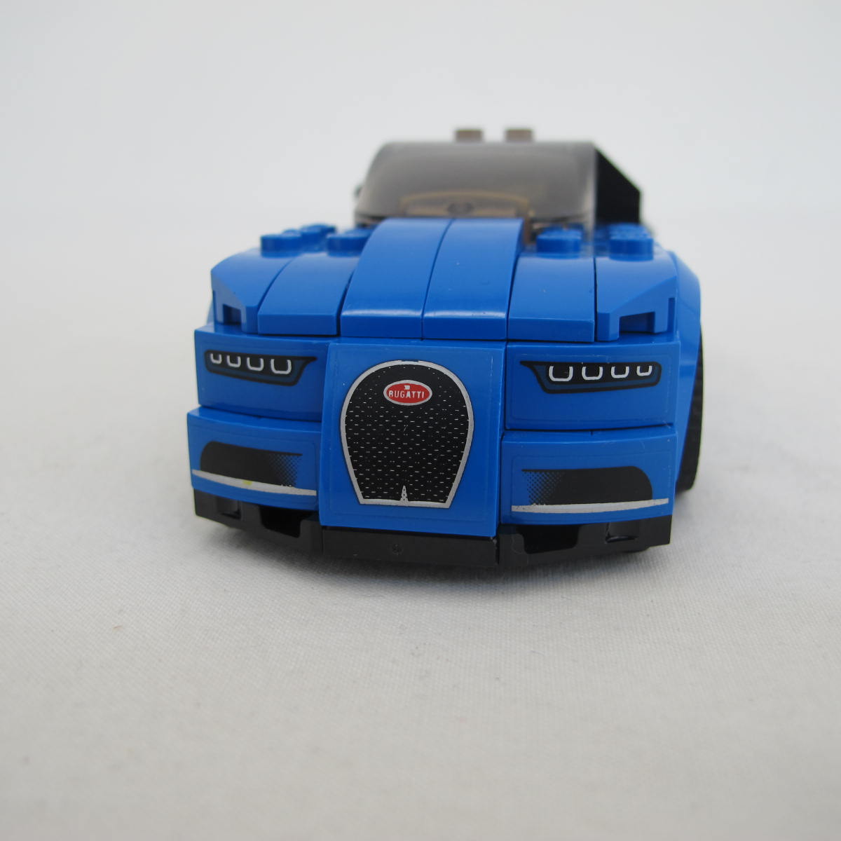 Bugatti Chiron. Complete with instructions and box - Image 9