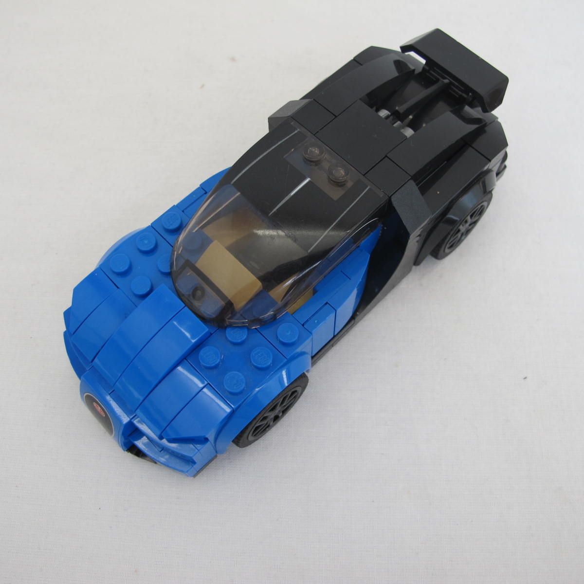 Bugatti Chiron. Complete with instructions and box - Image 10