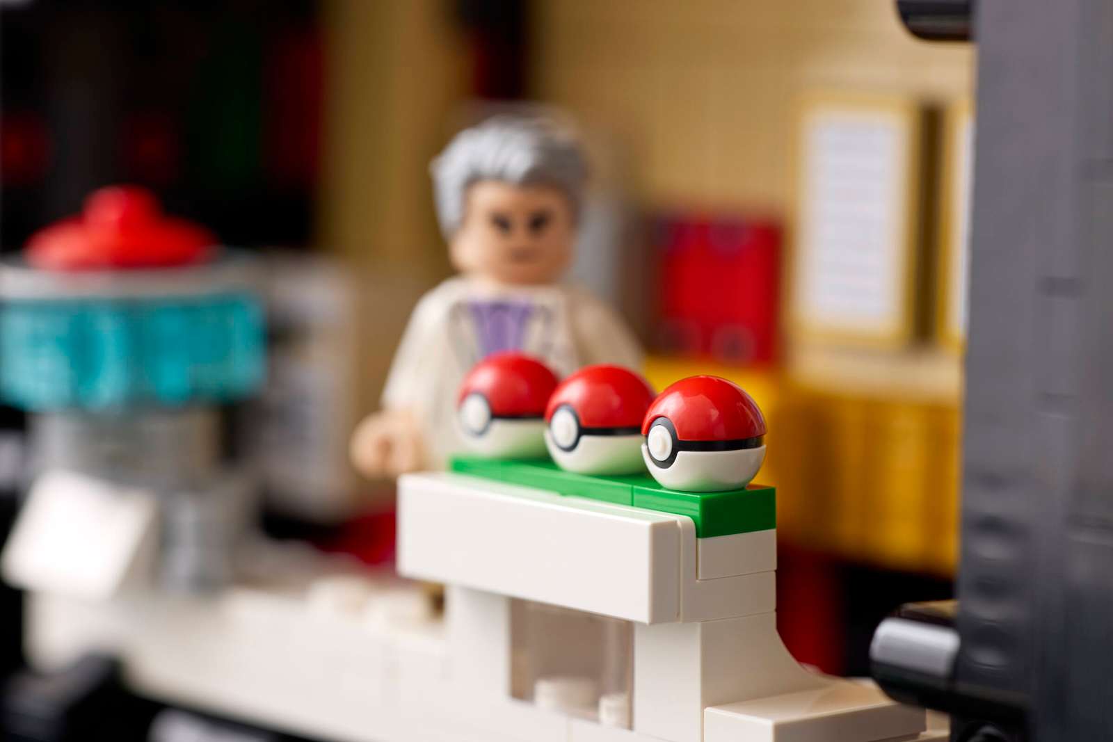 LEGO Pokemon Iconic Trainer Moments Poké Ball 72154