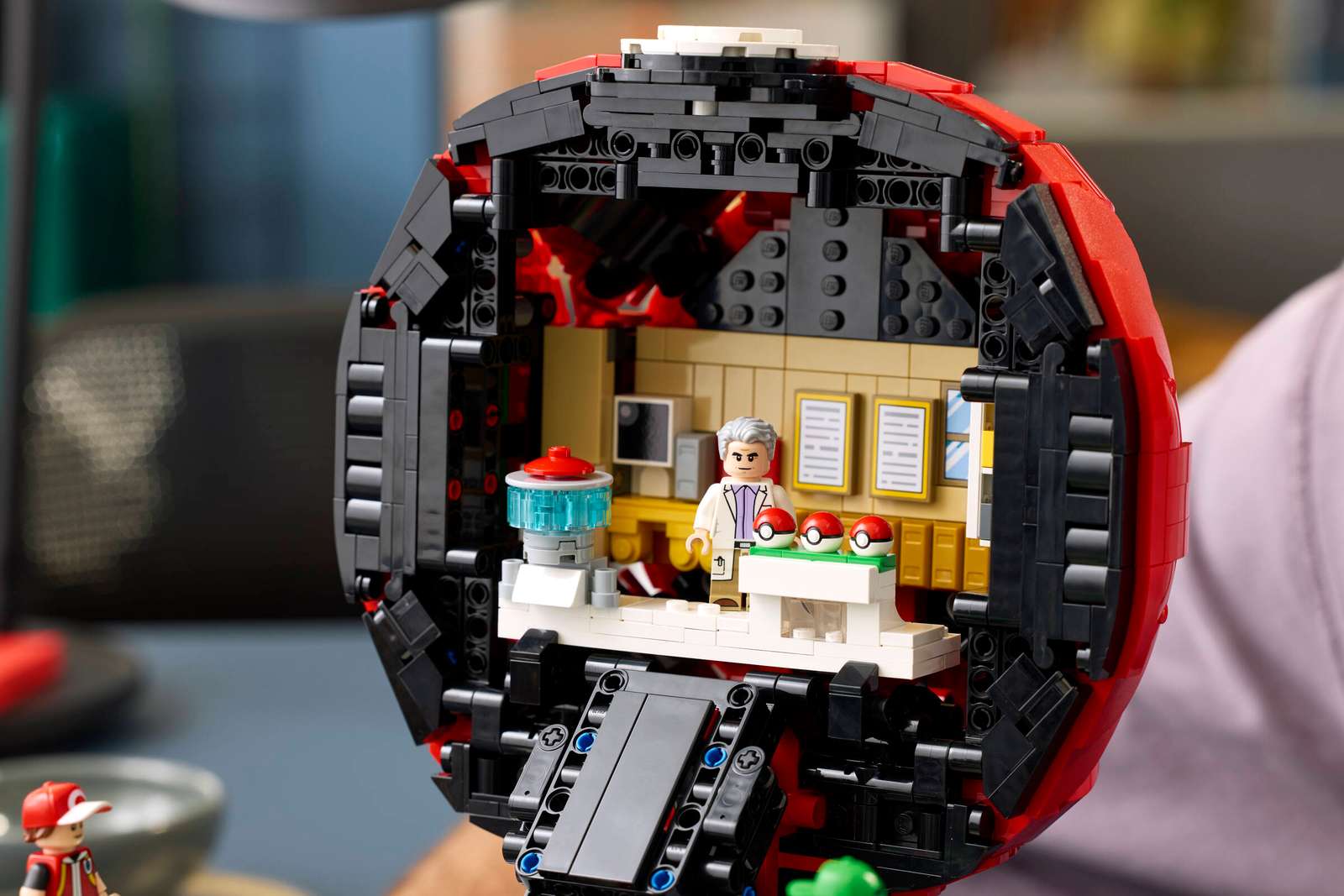 LEGO Pokemon Iconic Trainer Moments Poké Ball 72154